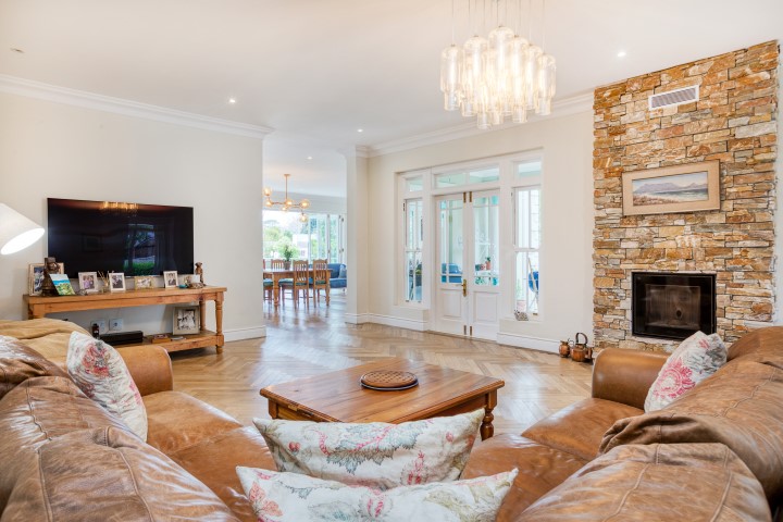 6 Bedroom Property for Sale in Constantia Western Cape